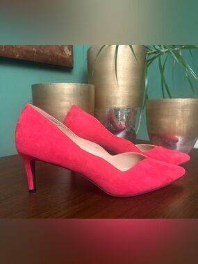Ann Taylor Red Coral Suede Mid Heel Pumps Women’s 8.5 NWOB